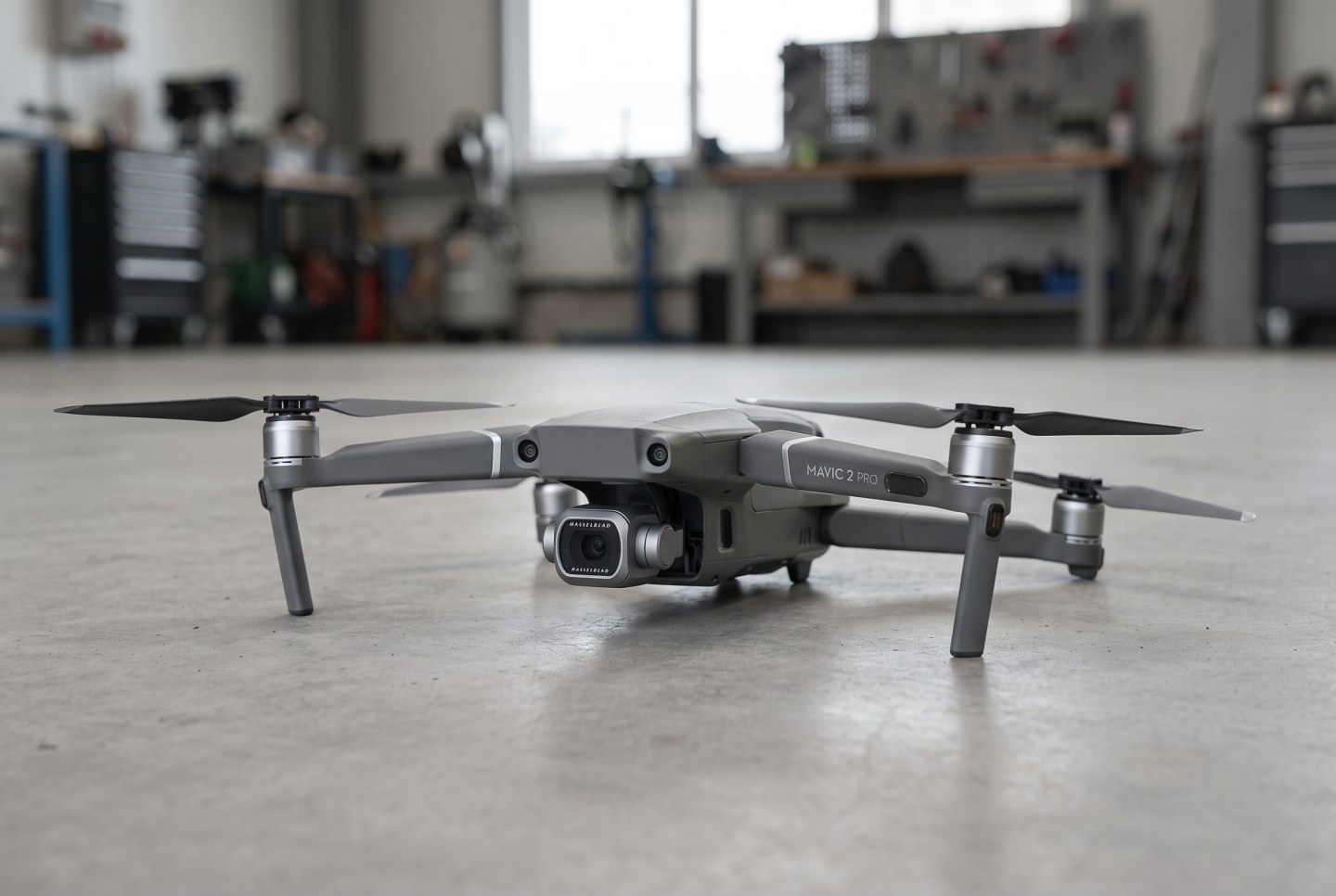 ภาพกราฟิกจำลองโครงสร้างโดรน DJI Mavic 2 Pro พร้อมกล้อง Hasselblad สร้างโดยปัญญาประดิษฐ์ ไม่ใช่ภาพถ่ายสินค้าจริง